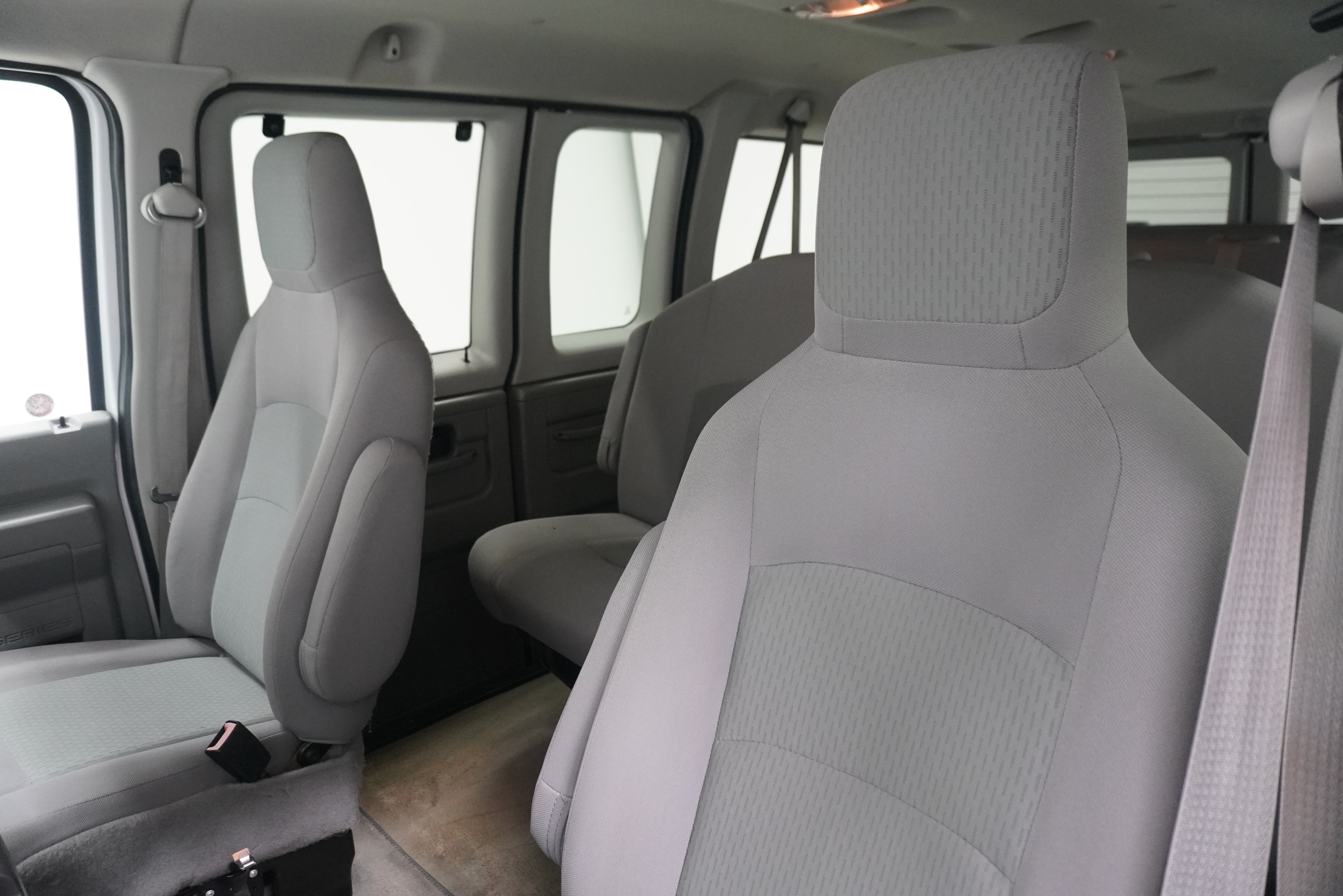 Used 2014 Ford E-350 and Econoline 350 XLT RWD image 9