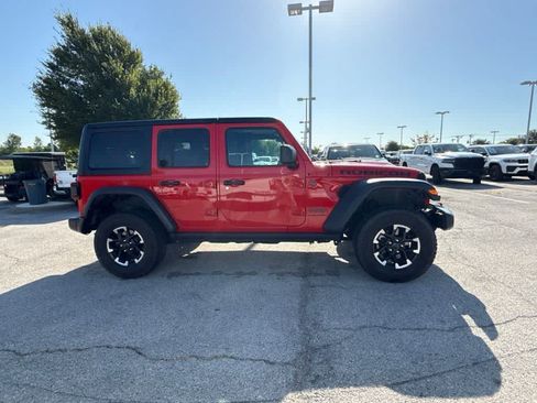 Used 2025 Jeep Wrangler Unlimited Rubicon AWD/4WD image 6