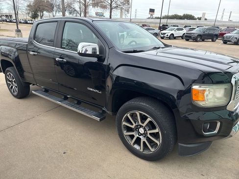 Used 2018 GMC Canyon Denali image 4