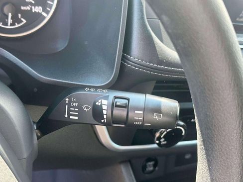 Used 2025 Nissan Rogue S AWD/4WD image 23