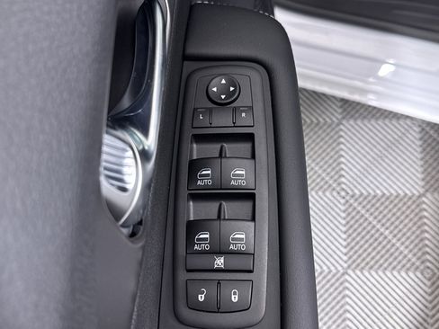 New 2026 Chrysler Pacifica Select image 23