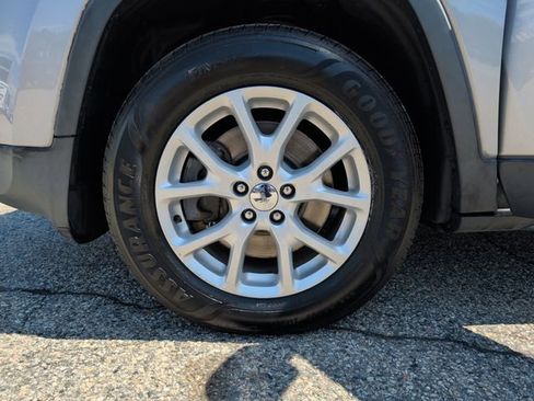 Used 2016 Jeep Cherokee Sport AWD/4WD image 30