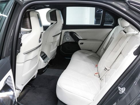 New 2026 BMW 760i xDrive w/ Executive Package AWD/4WD image 17