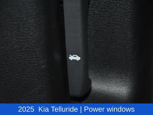 Used 2025 Kia Telluride S FWD image 11