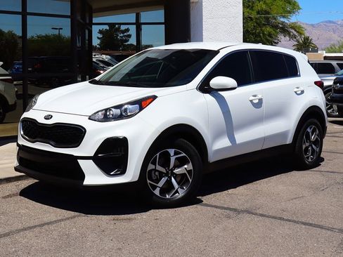 Used 2020 Kia Sportage LX image 2