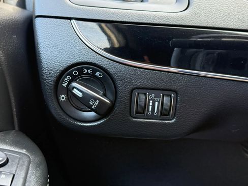 Used 2018 Dodge Grand Caravan SXT w/ Driver Convenience Group FWD image 37