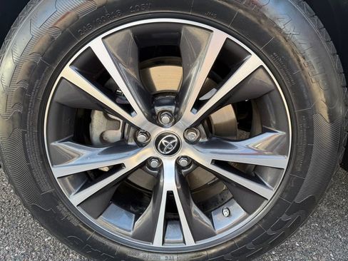 Used 2019 Toyota Highlander LE image 29