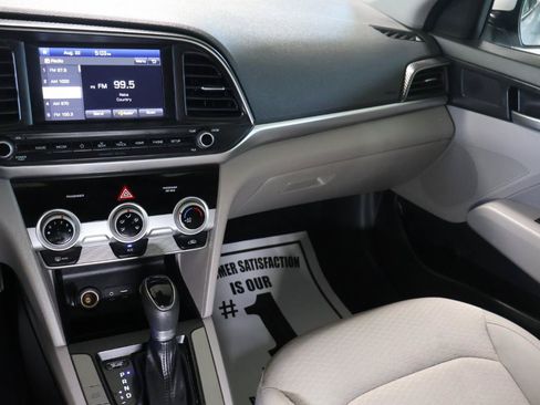 Used 2019 Hyundai Elantra SEL FWD image 25
