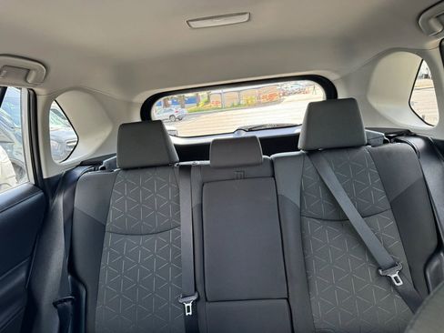 Used 2022 Toyota RAV4 XLE AWD/4WD image 12