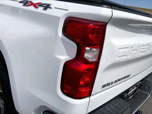 Used 2024 Chevrolet Silverado 1500 LT AWD/4WD image 29