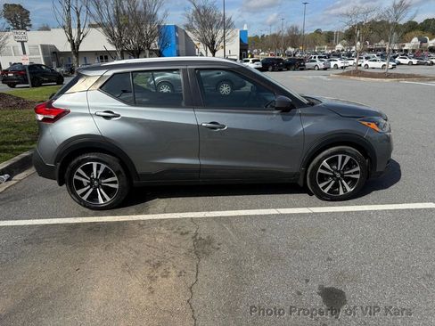 Used 2019 Nissan Kicks SV image 4