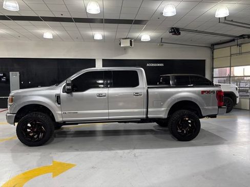 Used 2022 Ford F350 Platinum AWD/4WD image 5