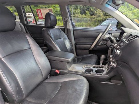 Used 2012 Toyota Highlander SE w/ Tow Pkg FWD image 30