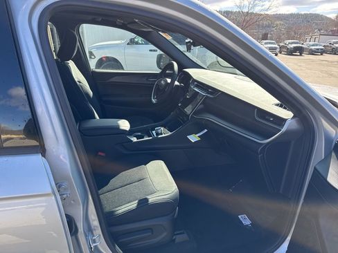 New 2025 Jeep Grand Cherokee Laredo X w/ Luxury Tech Group I image 10