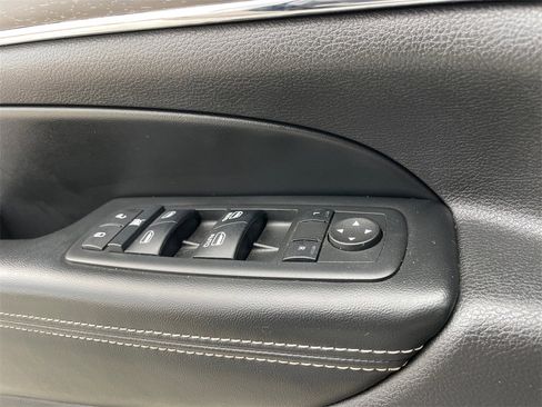 Used 2016 Jeep Grand Cherokee Limited image 32