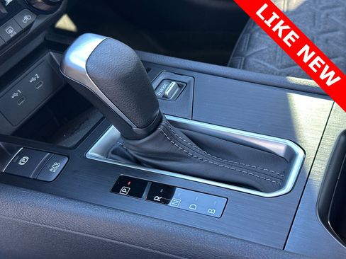 Used 2026 Nissan Kicks SV image 32