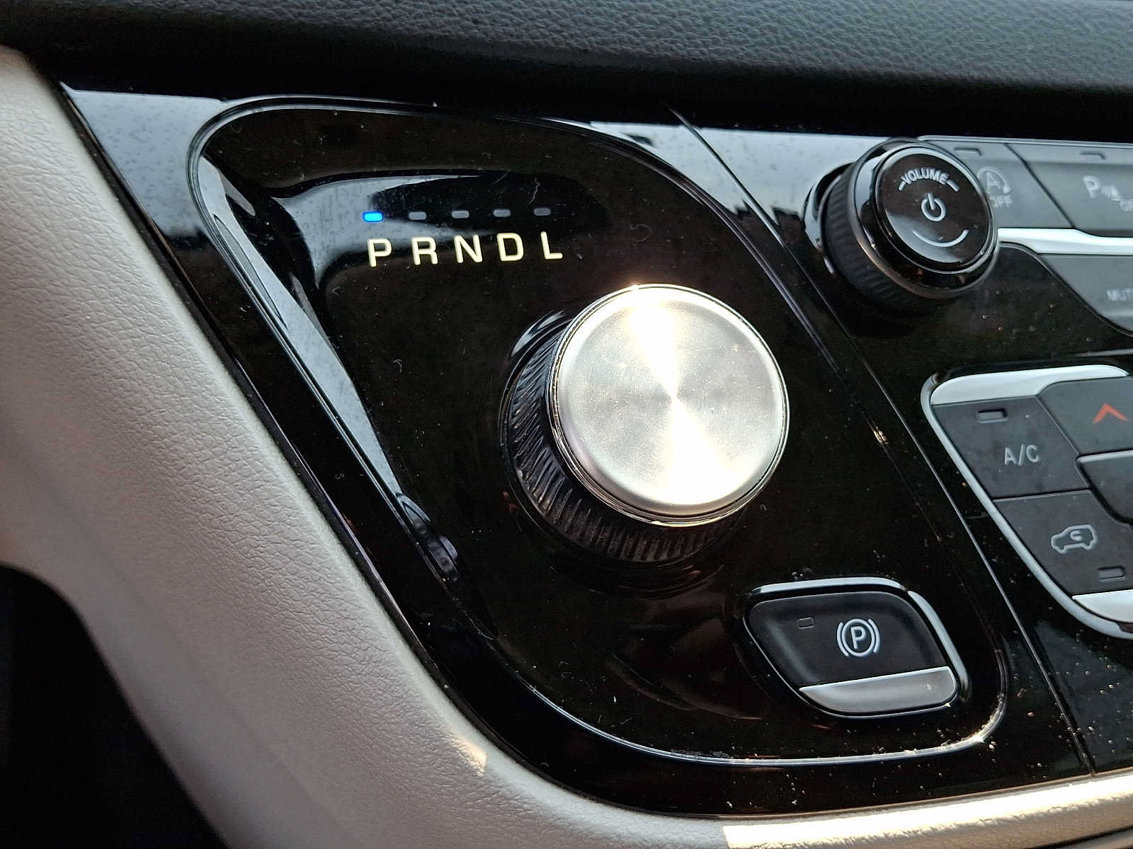 Certified 2024 Chrysler Pacifica Touring-L FWD image 18