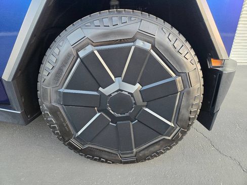 Used 2024 Tesla Cybertruck Cyberbeast AWD/4WD image 18