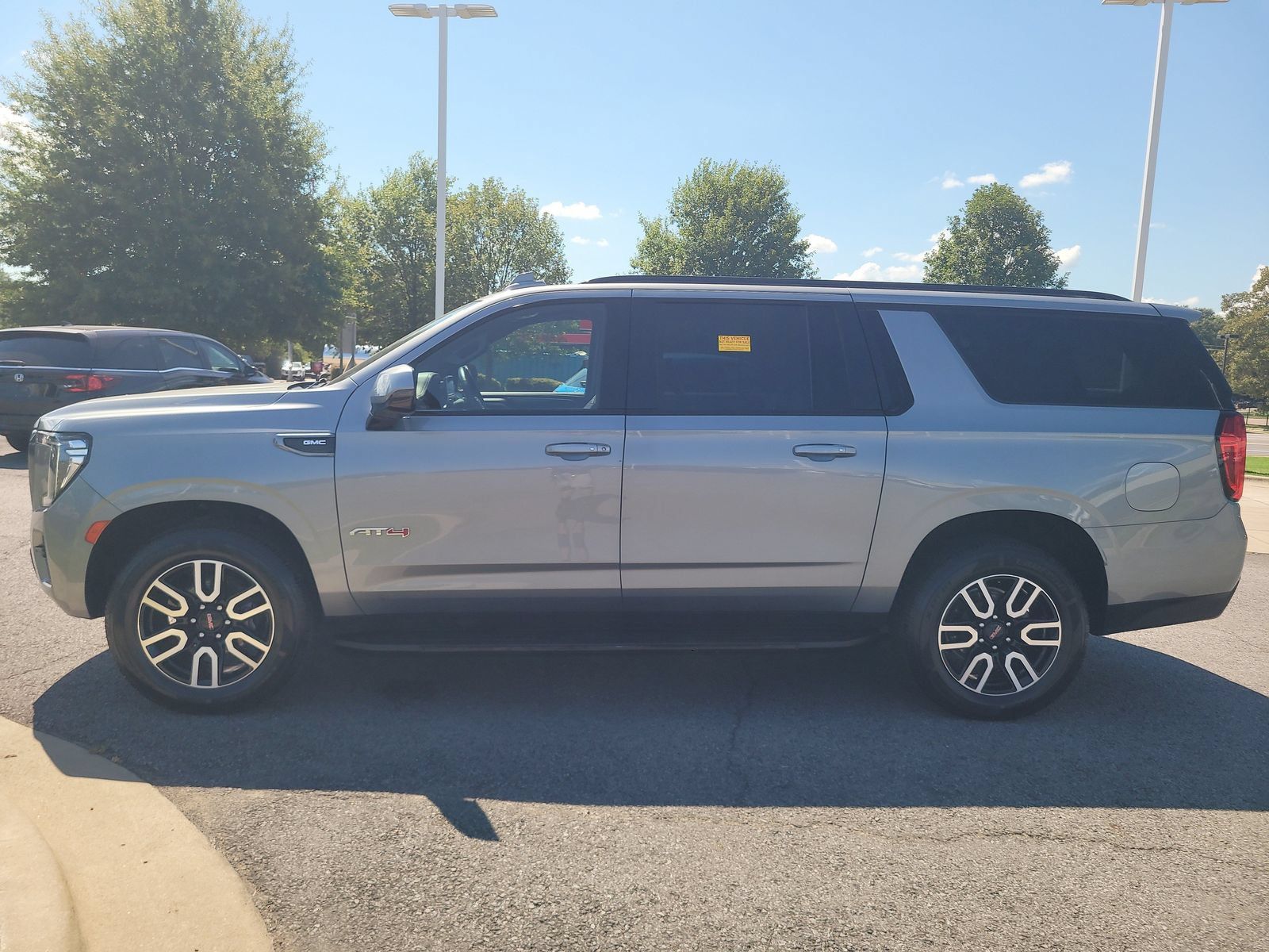 Used 2023 GMC Yukon XL AT4 AWD/4WD image 6