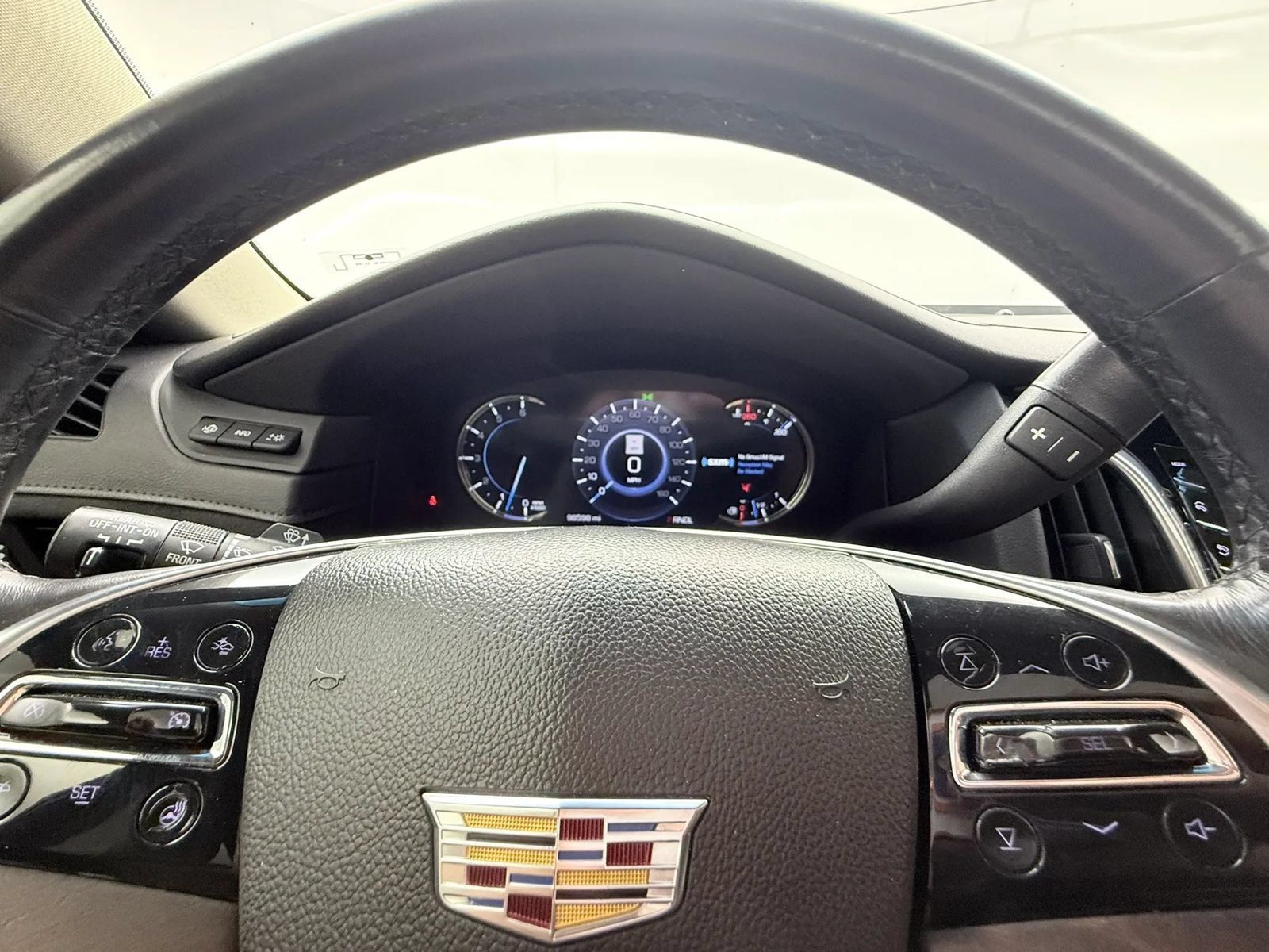 Used 2018 Cadillac Escalade Premium Luxury AWD/4WD image 35
