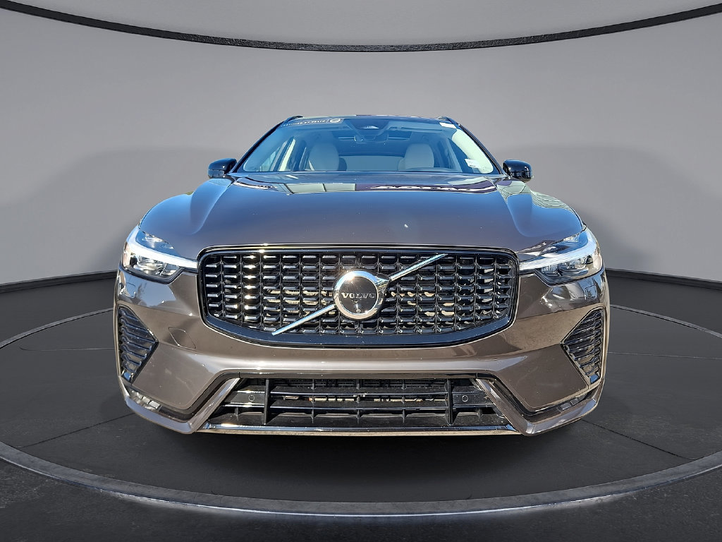 Certified 2024 Volvo XC60 B5 Plus w/ Protection Package Premier AWD/4WD image 35