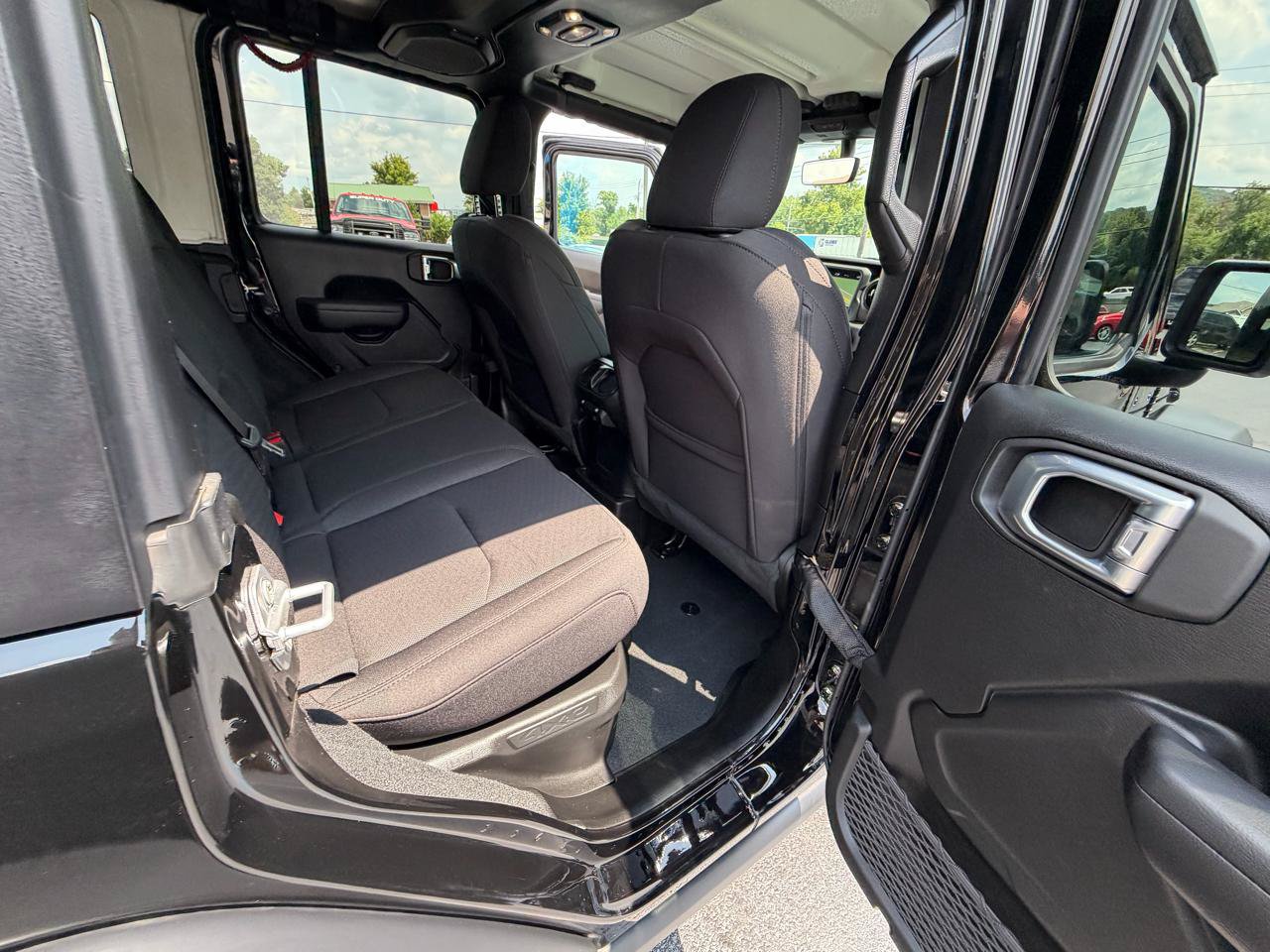 Used 2023 Jeep Wrangler Unlimited w/ Cold Weather Group AWD/4WD image 38