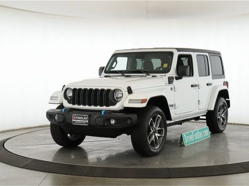 Used 2024 Jeep Wrangler Unlimited image 11