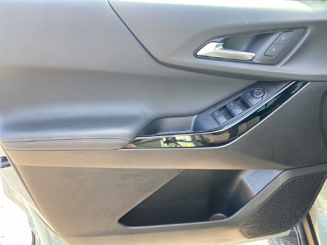 Used 2025 Chevrolet Equinox LT w/ Safety and Technology Package AWD/4WD image 17