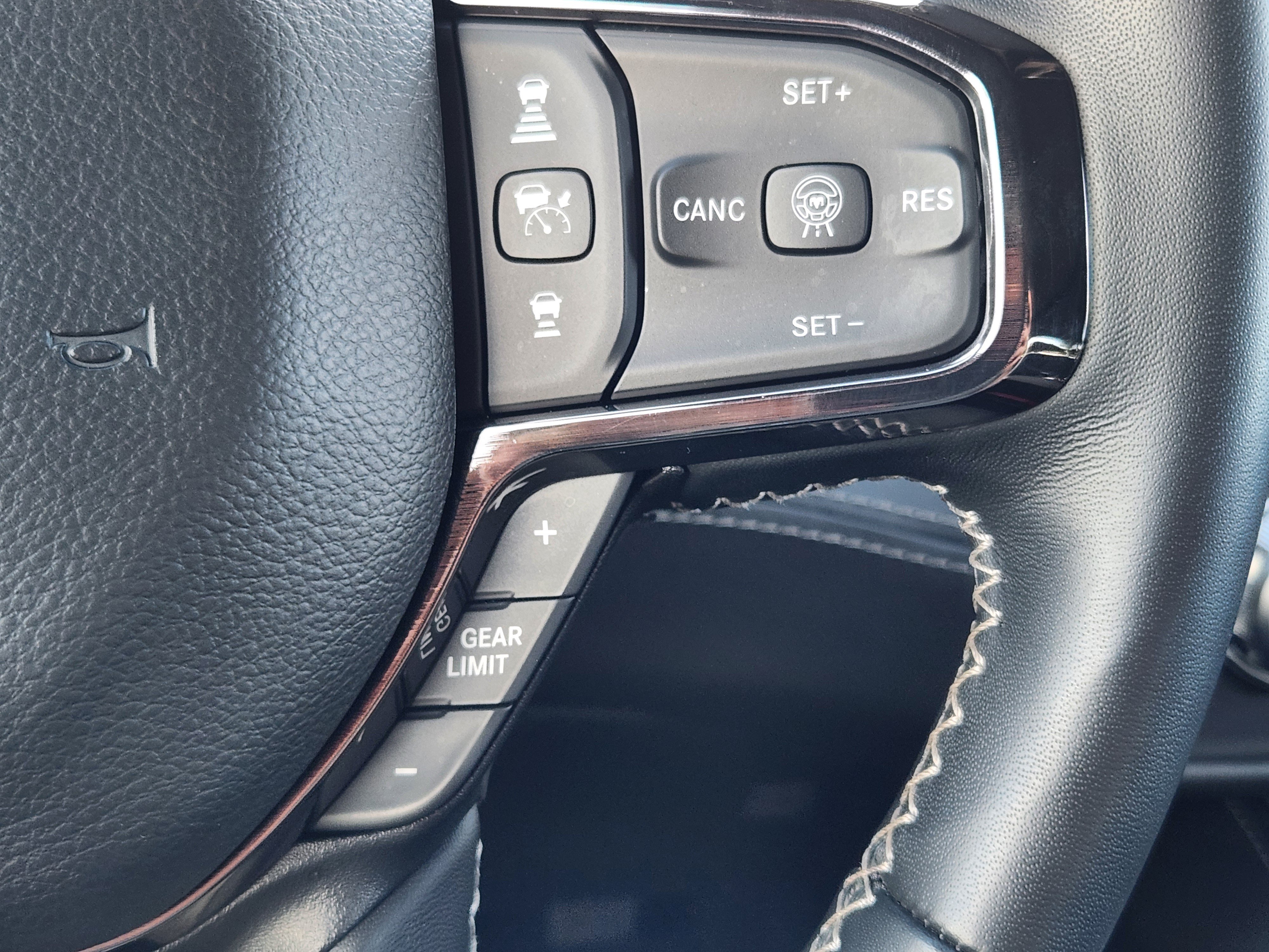 Used 2025 RAM 1500 Limited AWD/4WD image 13