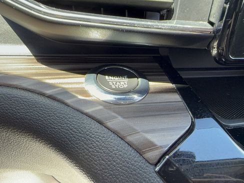 Certified 2022 Ford Explorer Limited RWD image 25