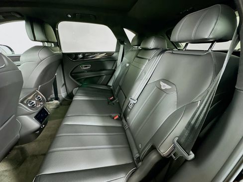 Used 2022 Bentley Bentayga AWD/4WD image 34