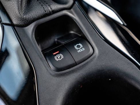 Used 2025 Toyota Corolla Cross XLE AWD/4WD image 24