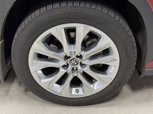 Used 2021 Toyota Highlander Limited AWD/4WD image 9