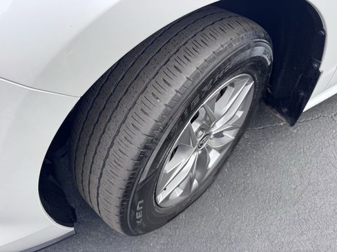 Used 2024 Toyota Sienna XLE image 14