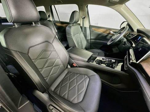 Used 2025 Volkswagen Atlas SE FWD image 31