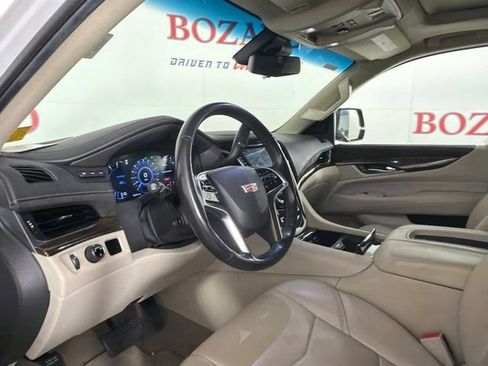 Used 2019 Cadillac Escalade Luxury RWD image 12
