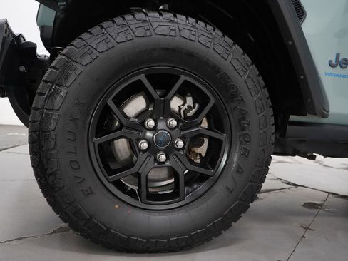 Used 2024 Jeep Wrangler Unlimited AWD/4WD image 30