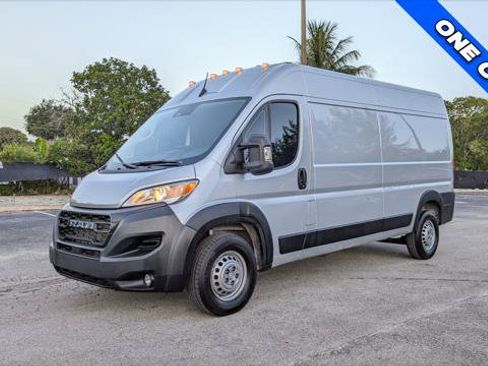 Used 2024 RAM ProMaster 2500 w/ Premium Convenience Group FWD image 2