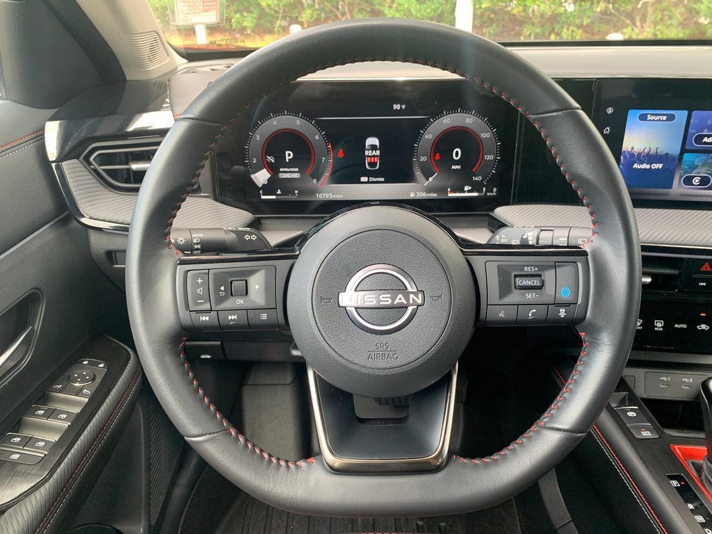 Used 2025 Nissan Kicks SR FWD image 11