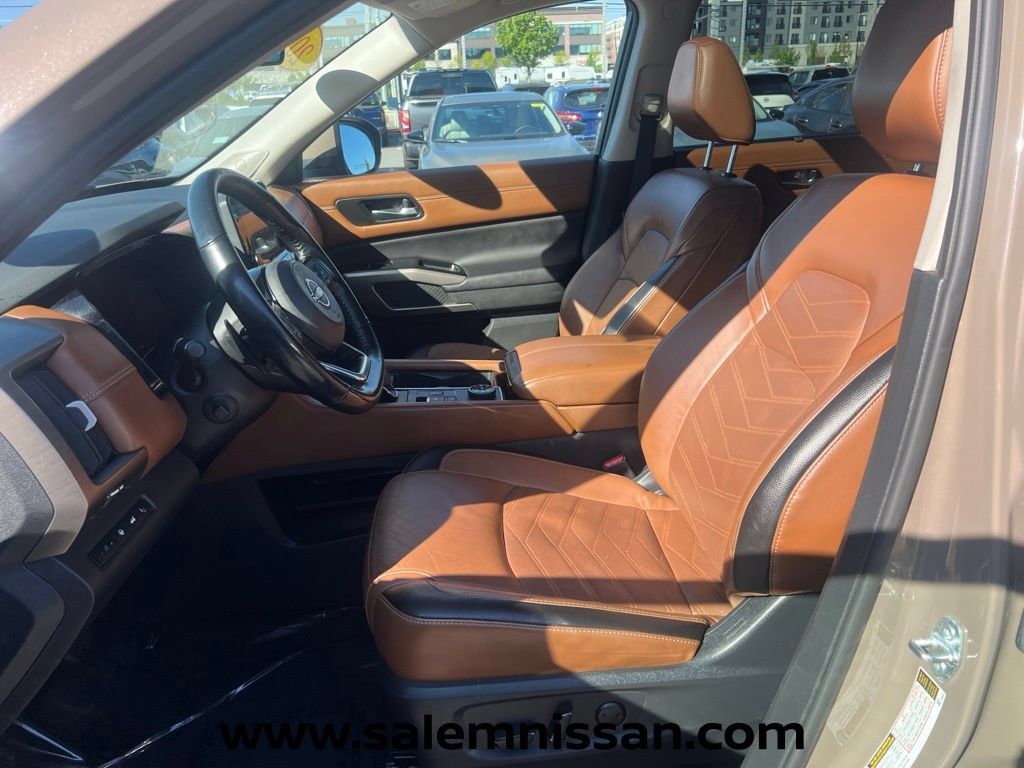 Used 2023 Nissan Pathfinder Platinum AWD/4WD image 9
