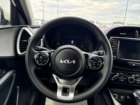 Used 2022 Kia Soul LX FWD image 14