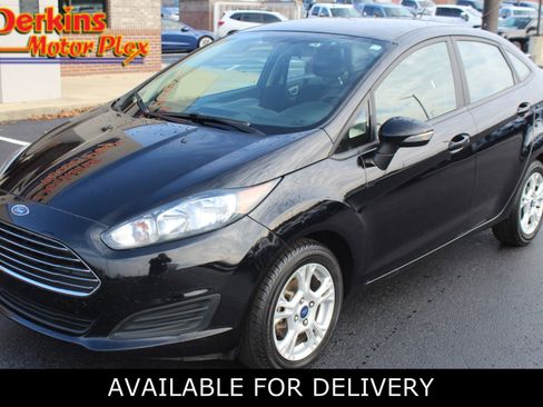 Used 2016 Ford Fiesta SE image 1