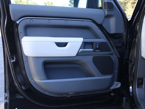 Certified 2025 Land Rover Defender 130 X-Dynamic SE image 12