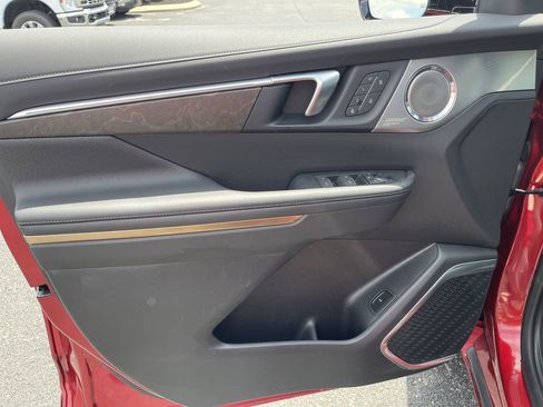 Certified 2025 Buick Enclave Avenir w/ Super Cruise Package image 23