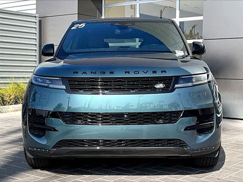 Used 2025 Land Rover Range Rover Sport SE image 2