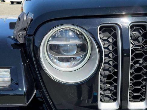 Used 2022 Jeep Wrangler Unlimited Sahara w/ Cold Weather Group image 9