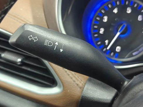 Used 2017 Chrysler Pacifica Limited FWD image 77