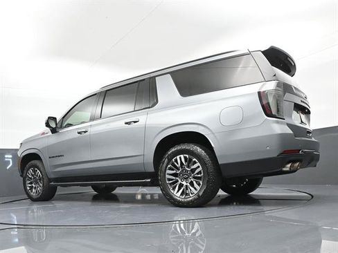 Used 2025 Chevrolet Suburban Z71 w/ Z71 Off-Road Package AWD/4WD image 35