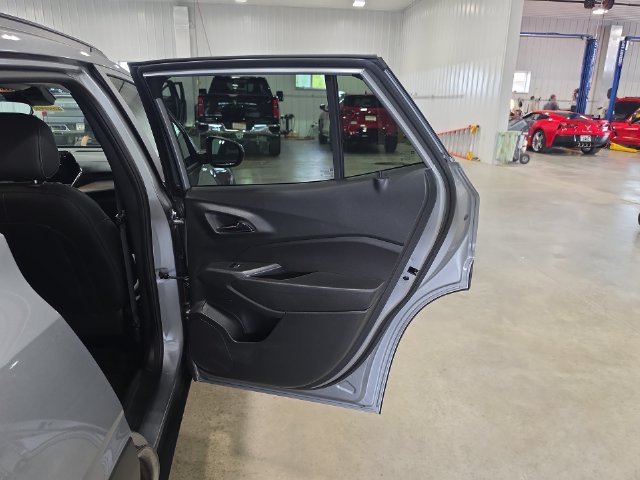 Used 2025 Chevrolet Trax LT w/ Driver Confidence Package FWD image 28