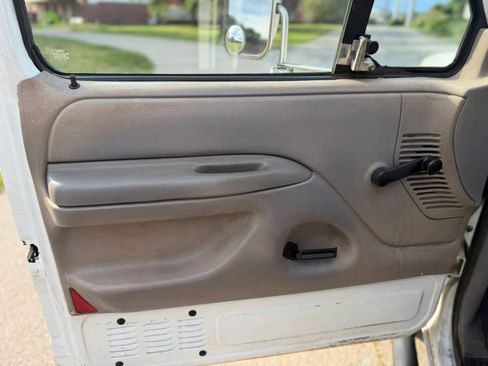 Used 1997 Ford F450 2WD Regular Cab Super Duty image 12